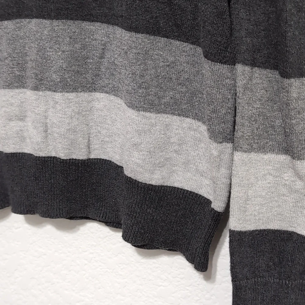 Old Navy Sweater Striped V-Neck Preppy Almost‎ Vintage Size Small